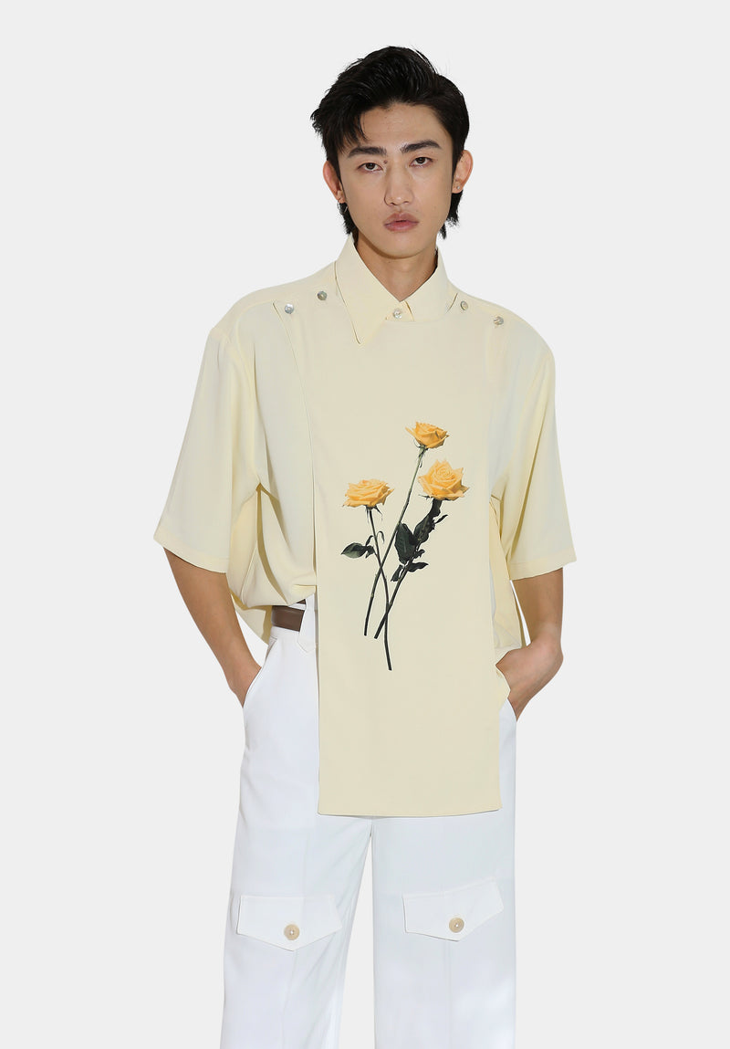 Chemise à fleurs jaunes